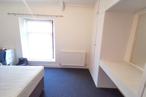 3 bedroom house to rent, Miers Street, St Thomas, Swansea