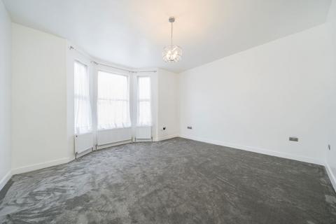 2 bedroom flat to rent, St. Albans Road, London NW10