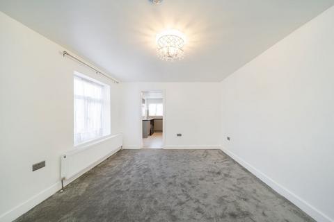 2 bedroom flat to rent, St. Albans Road, London NW10