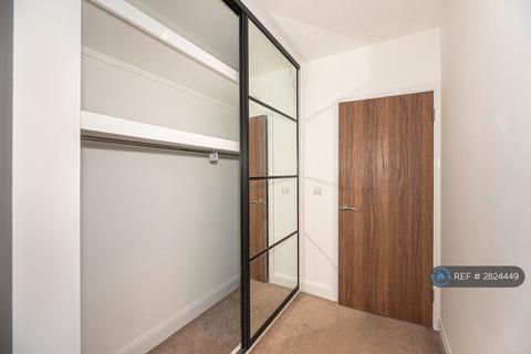 2 bedroom flat to rent, Bondway, London, SW8