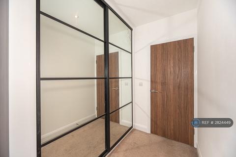 2 bedroom flat to rent, Bondway, London, SW8