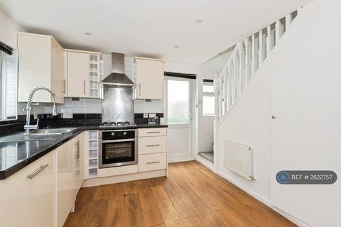 undefined, Middle Lane, Epsom, KT17