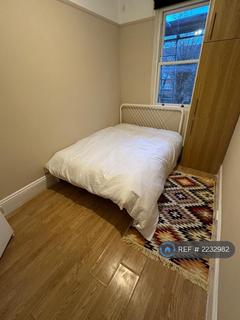 2 bedroom flat to rent, Castlebar Park, London, W5