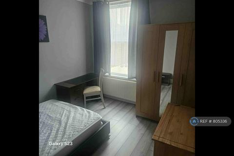 1 bedroom in a house share to rent, Eleanor Road, London, E15