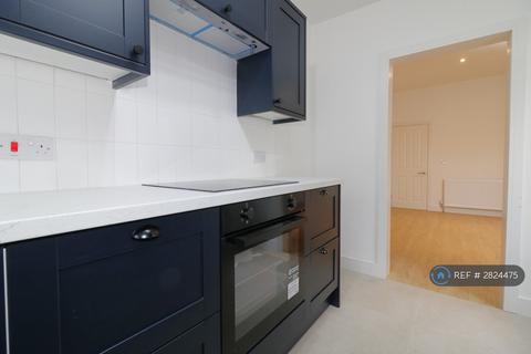 3 bedroom terraced house to rent, Raymond Avenue, Bury, BL9