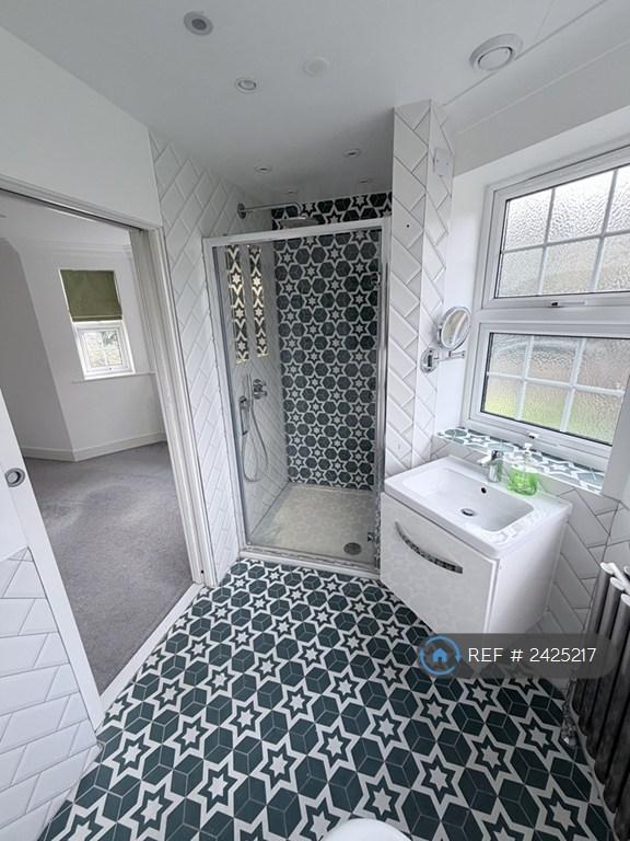 Master Bedroom Private En-Suite