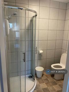 5 bedroom end of terrace house to rent, Hatrell Street, Newcastle-Under-Lyme, ST5