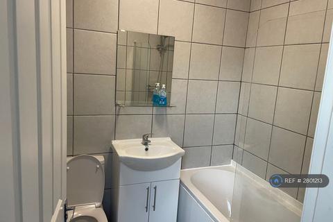 5 bedroom end of terrace house to rent, Hatrell Street, Newcastle-Under-Lyme, ST5