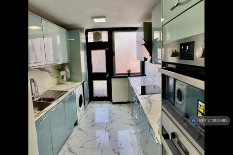 2 bedroom flat to rent, The Quadrangle, London, W2