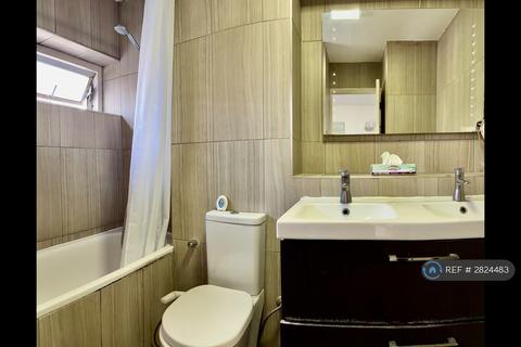 2 bedroom flat to rent, The Quadrangle, London, W2