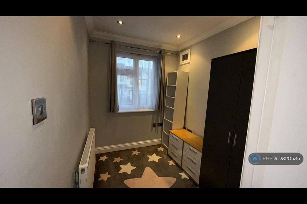 Upstairs Single Room 4
