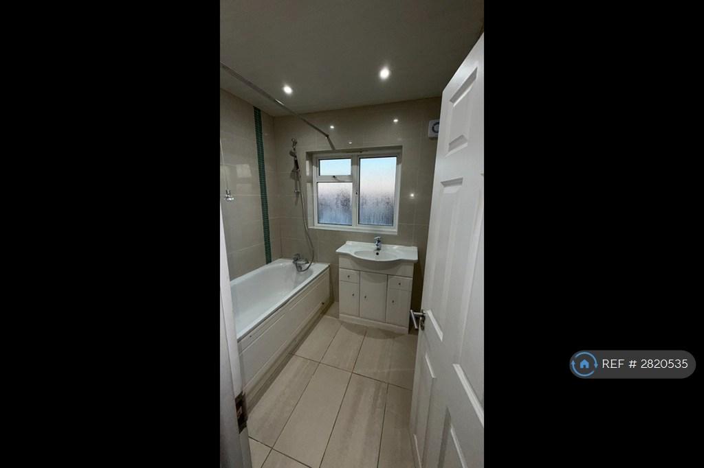 Upstairs Main Bathroom