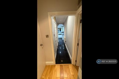 4 bedroom end of terrace house to rent, Dunster Drive, London, NW9