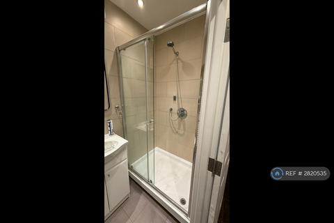 4 bedroom end of terrace house to rent, Dunster Drive, London, NW9