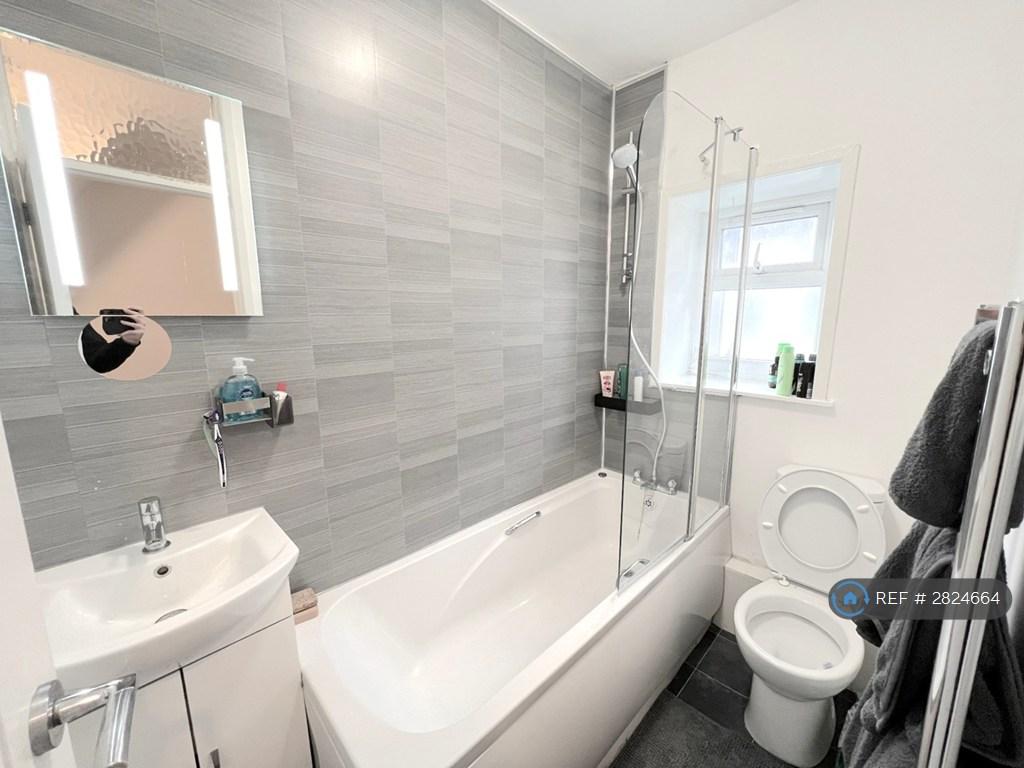 Bathroom With Shower Screen