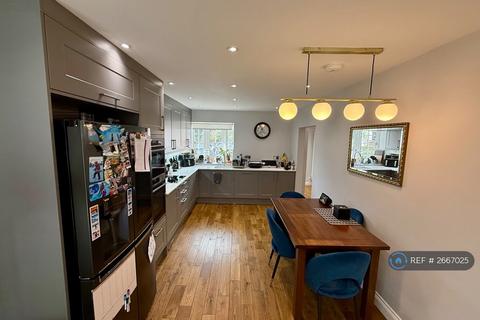 4 bedroom semi-detached house to rent, Bawtree Close, Sutton, SM2