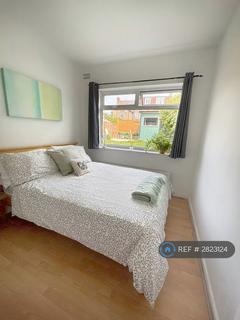 3 bedroom flat to rent, Bishops Park Road, London, SW16