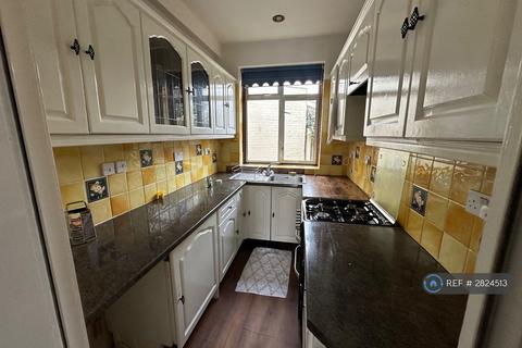 3 bedroom semi-detached house to rent, Woodland Gardens, Isleworth, TW7