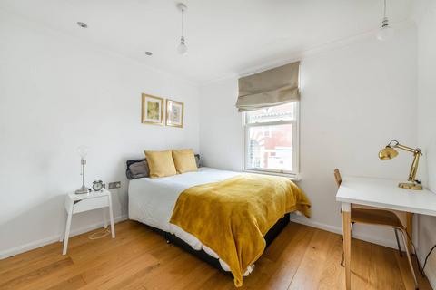undefined, Chiswick High Road, Chiswick, London, W4