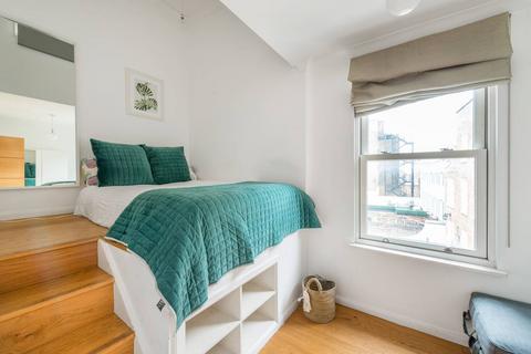 undefined, Chiswick High Road, Chiswick, London, W4