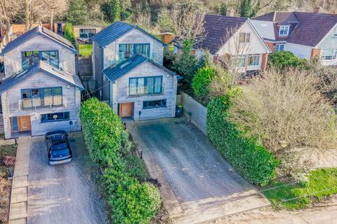 5 bedroom detached house for sale - Hillview Road, Rayleigh SS6