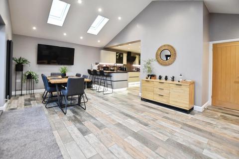 4 bedroom detached house for sale, Cambridge Avenue, Scunthorpe