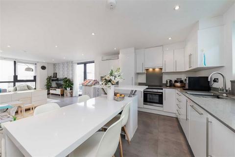 3 bedroom flat to rent, High Road, London NW10