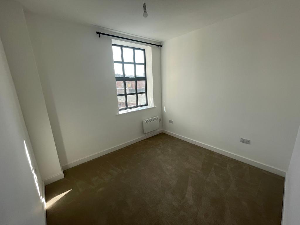 Bright, freshly painted single bedroom with a l...