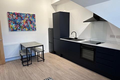 2 bedroom flat to rent, Forest Road West, Nottingham NG7