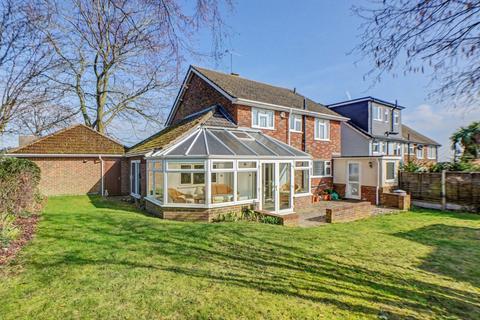 5 bedroom detached house for sale, Sunningdale Drive,  Rainham,