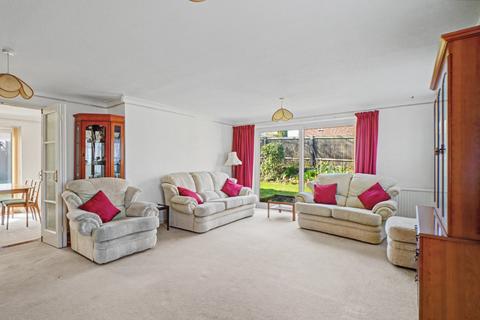 5 bedroom detached house for sale, Sunningdale Drive,  Rainham,
