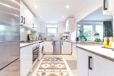 2 bedroom flat to rent, St. James's Avenue, London