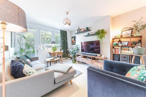 2 bedroom flat to rent, St. James's Avenue, London