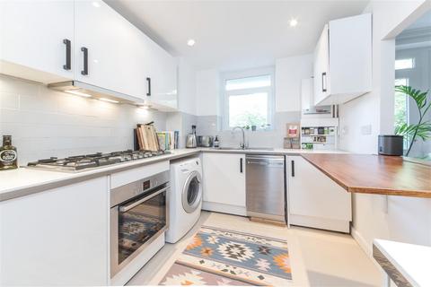 2 bedroom flat to rent, St. James's Avenue, London