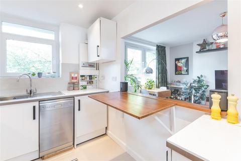 2 bedroom flat to rent, St. James's Avenue, London