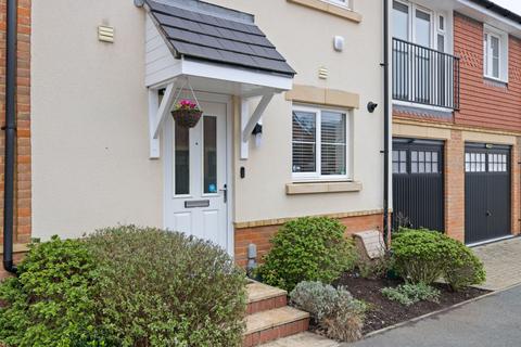 3 bedroom terraced house for sale, Welberry Way, Blackwater, GU17