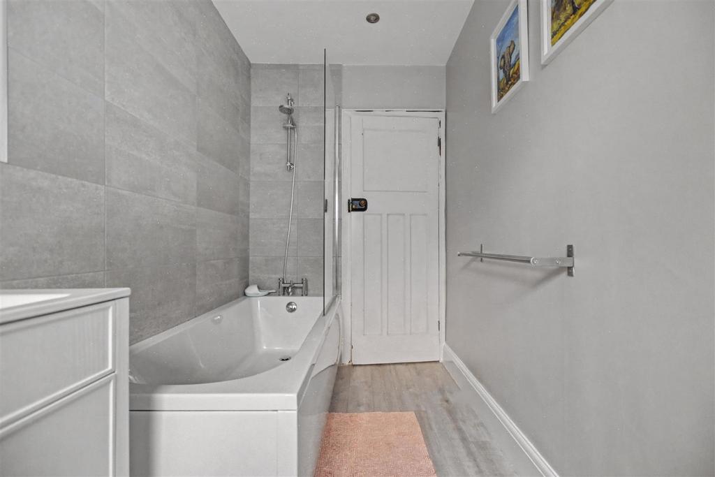 Bathroom 2.jpeg