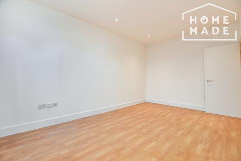 Studio to rent, Natwest House, WD6