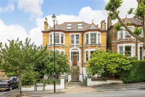 Studio to rent, Pepys Road, London SE14