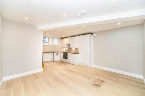 Studio to rent, Pepys Road, London SE14