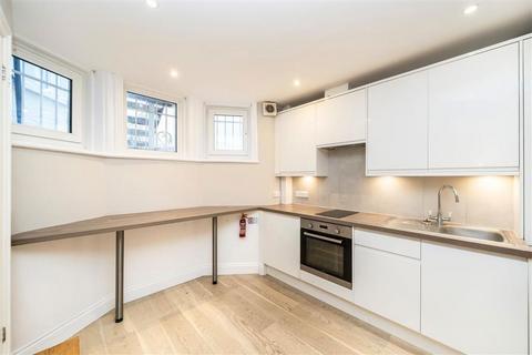 Studio to rent, Pepys Road, London SE14