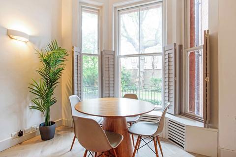 undefined, -25 Sloane Gardens, London