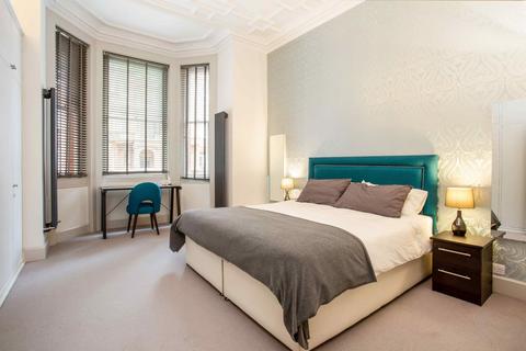 undefined, -25 Sloane Gardens, London