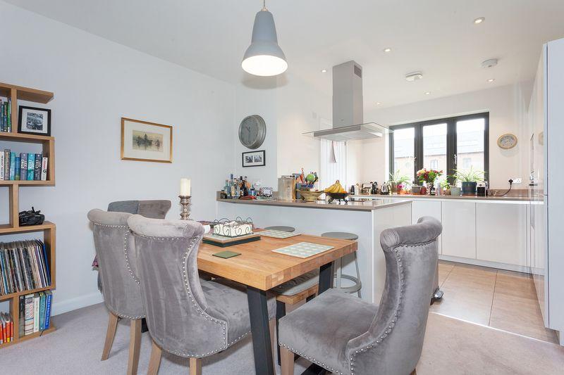 Living dining...