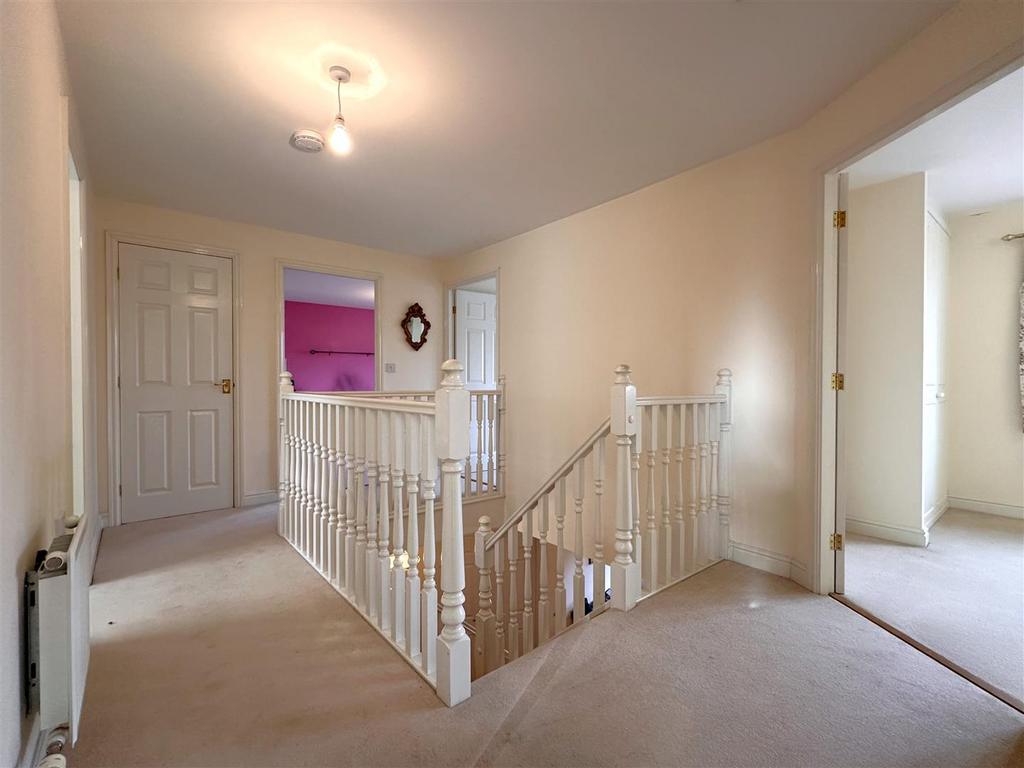 Galleried First Floor Landing 570