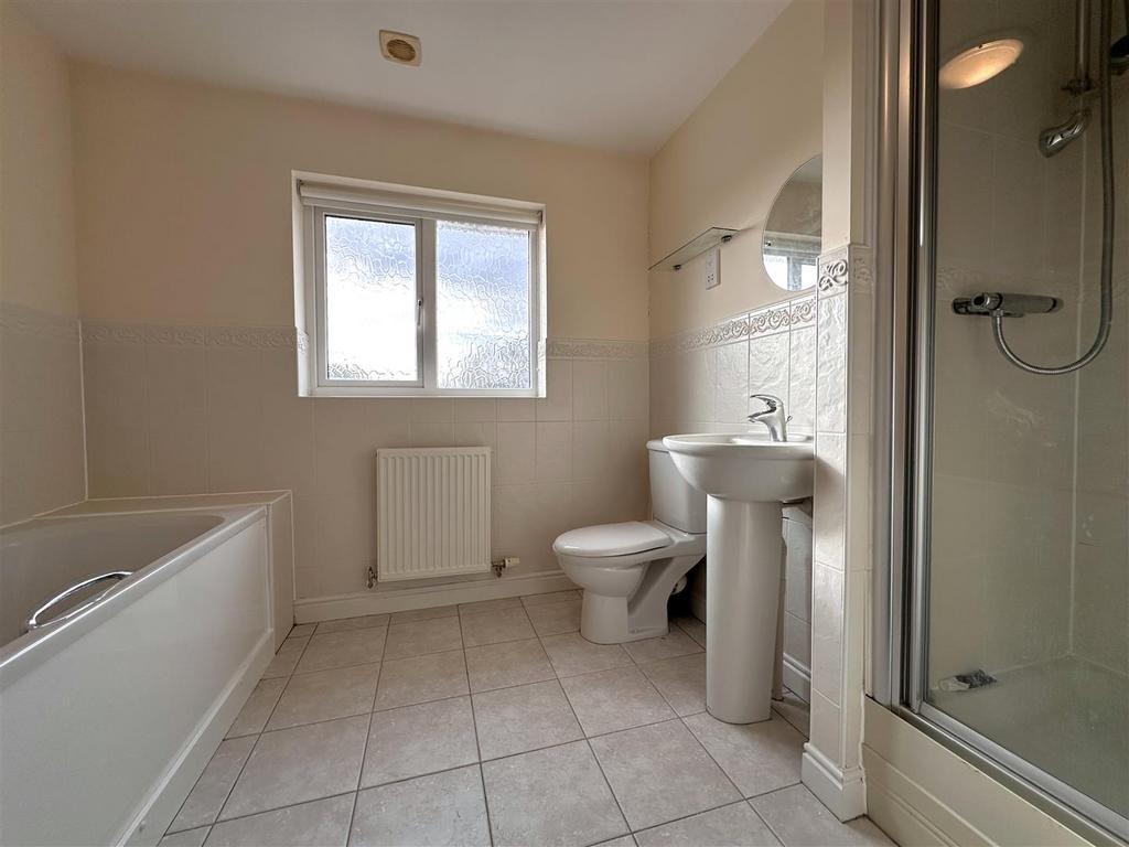 Family Bathroom 537