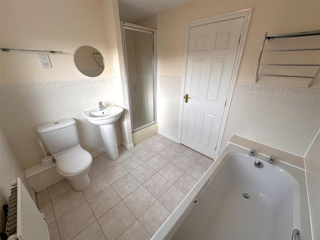 Four-Piece Family Bathroom 544