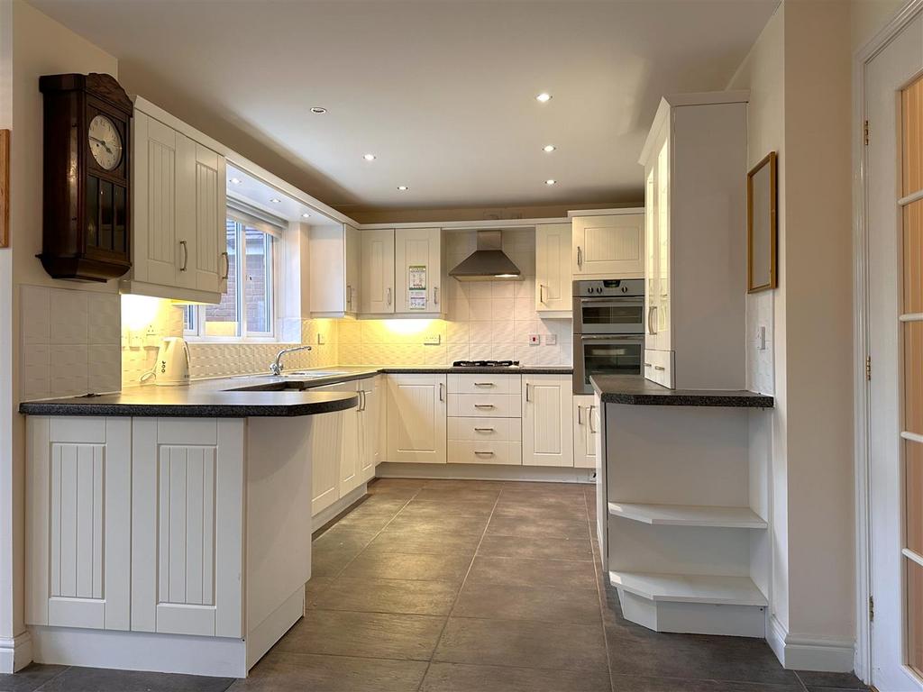 Fitted Kitchen 403