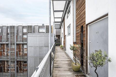 2 bedroom flat to rent, Kingsland Road, Haggerston, London, E8