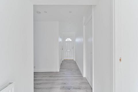 3 bedroom flat to rent, Wood Vale, Honor Oak Park, London, SE23